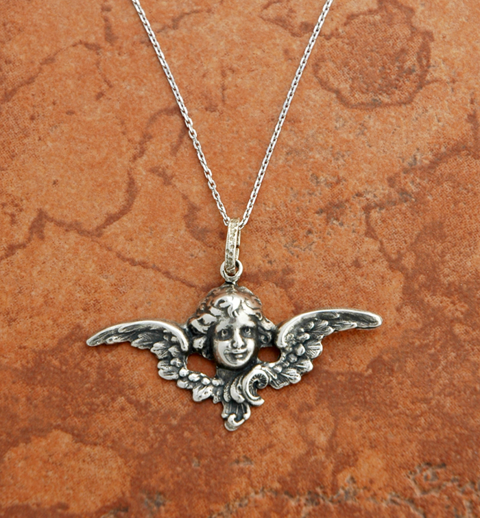 SSN105 - Sterling Silver Angel Face with Wings on Sterling Silver Chain