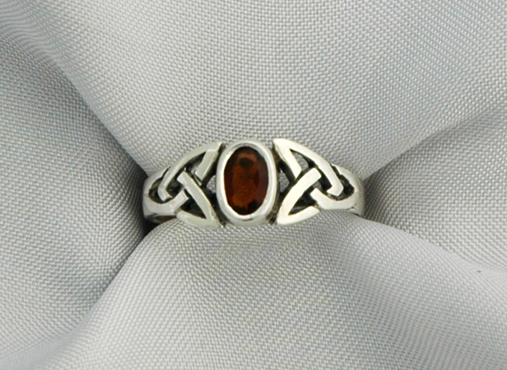 WG3101 - Sterling Silver Ring, Garnet Trinity